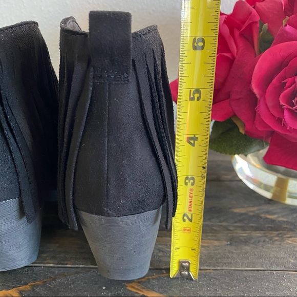 Coconuts by Matisse Fringe V Cut Booties (size 6M).🌹 - Picture 15 of 15
